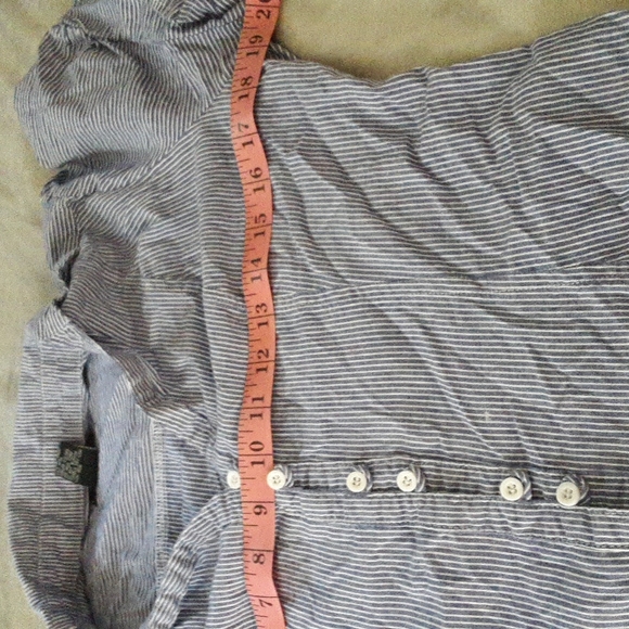 Strawberry stretch button down top size medium (junior) - Picture 5 of 5